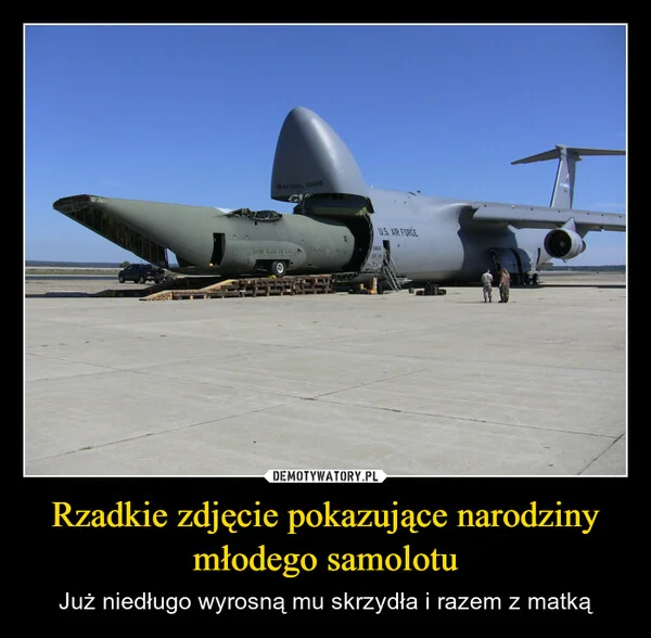 Rzadkie zdjęcie pokazujące narodziny młodego samolotu