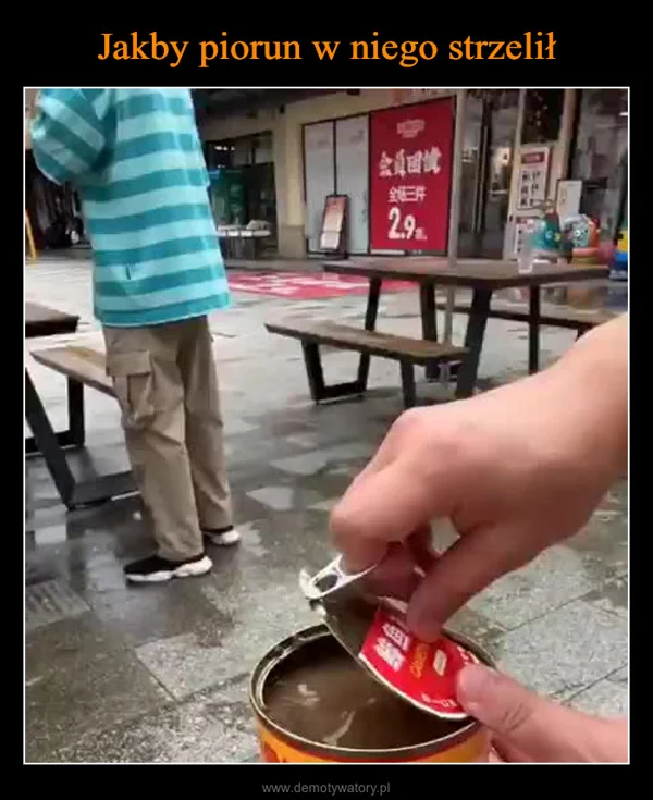 Jakby piorun w niego strzelił