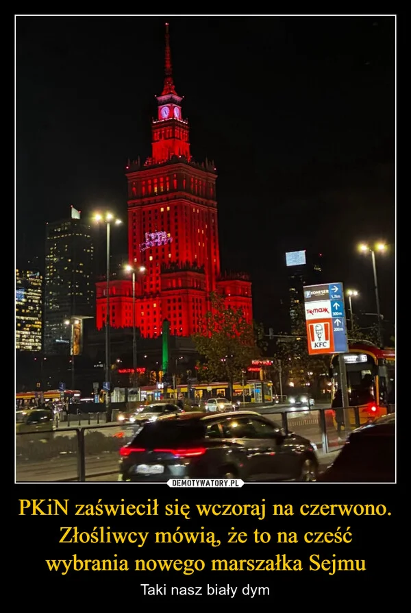 PKiN zaświecił się wczoraj na czerwono. Złośliwcy mówią, że to na cześć wybrania nowego marszałka Sejmu