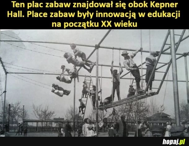 
    Tak wyglądały place zabaw w przeszłości - cud, że je przeżyliśmy