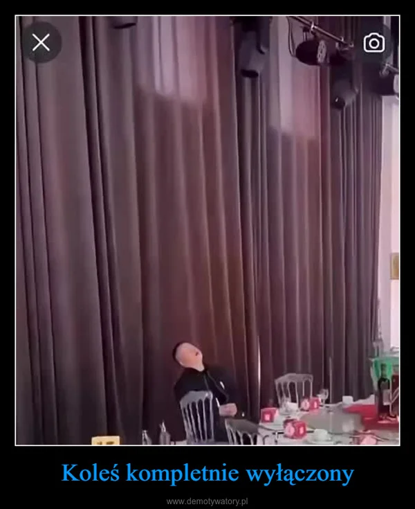 
    Koleś kompletnie wyłączony