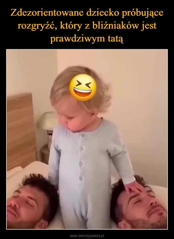 Zdezorientowane dziecko próbujące rozgryźć, który z bliźniaków jest prawdziwym tatą