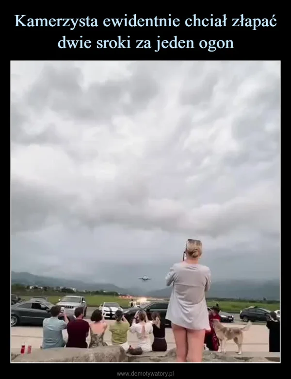 Kamerzysta ewidentnie chciał złapać dwie sroki za jeden ogon