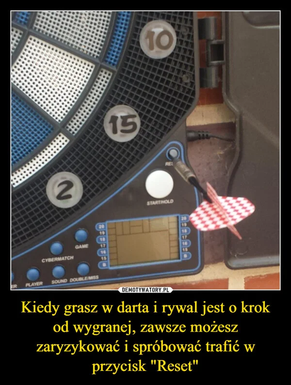 
    Kiedy grasz w darta i rywal jest o krok od wygranej, zawsze możesz zaryzykować i spróbować trafić w przycisk 