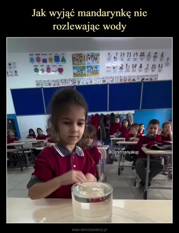Jak wyjąć mandarynkę nie rozlewając wody