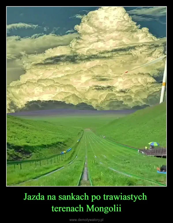 
    Jazda na sankach po trawiastych terenach Mongolii