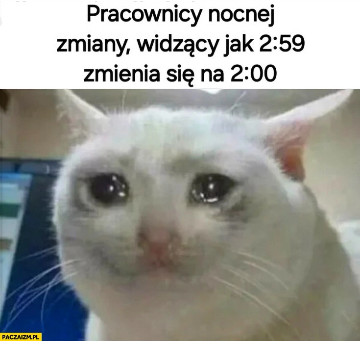 Pracownicy nocnej zmiany widzący jak 2:59 zmienia się na 2:00