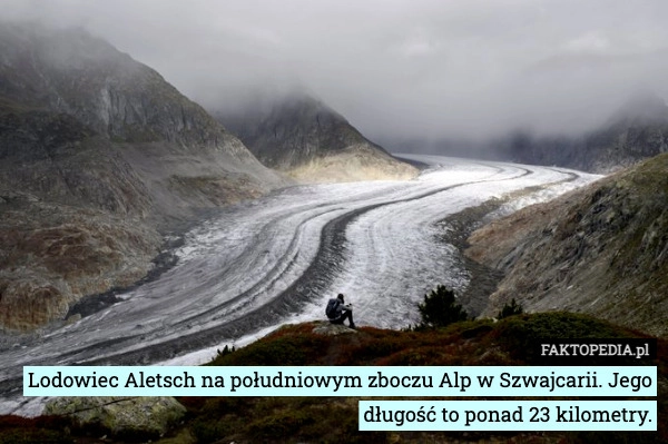 Lodowiec Aletsch na południowym zboczu Alp w Szwajcarii. Jego długość to