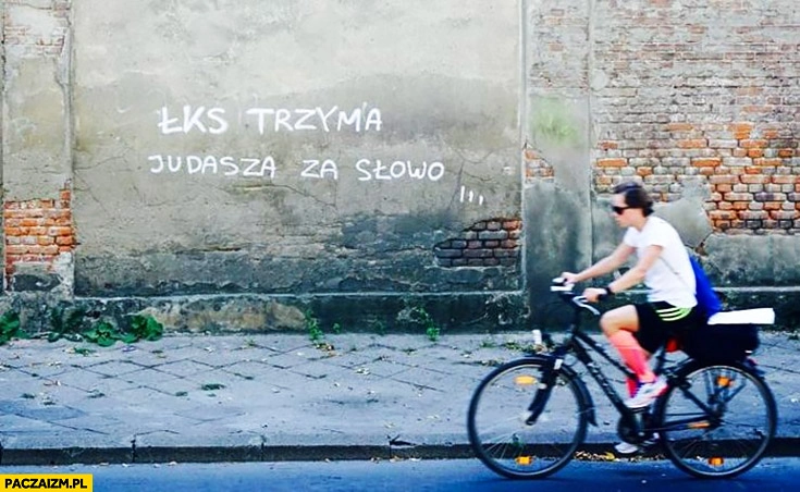 ŁKS trzyma Judasza za słowo napis na murze