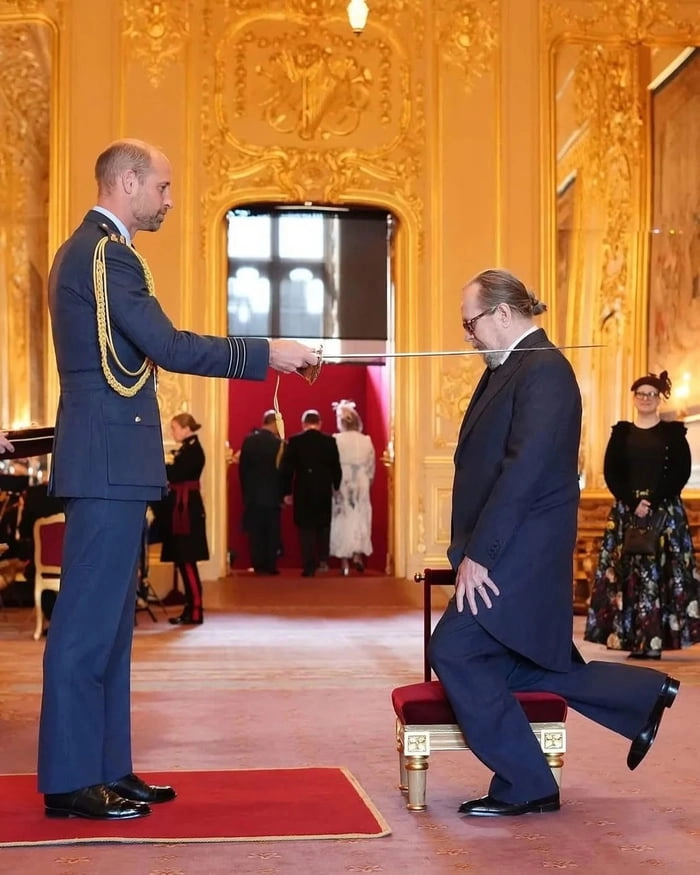 Just found out it’s officially Sir Gary Oldman from now on. Guess who likes that